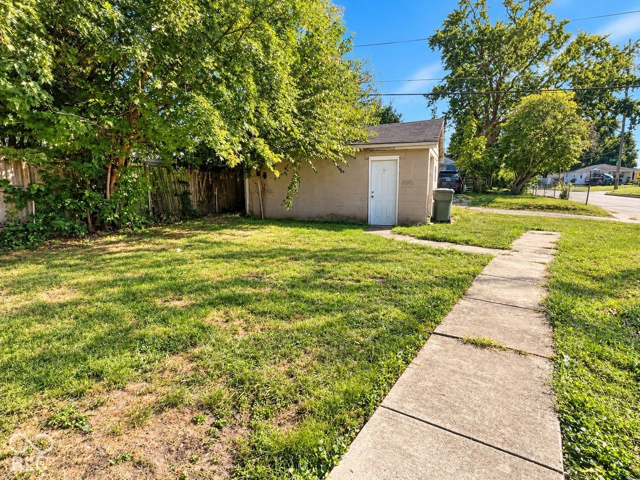 1701 E Kelly St - Photo 3 of 19