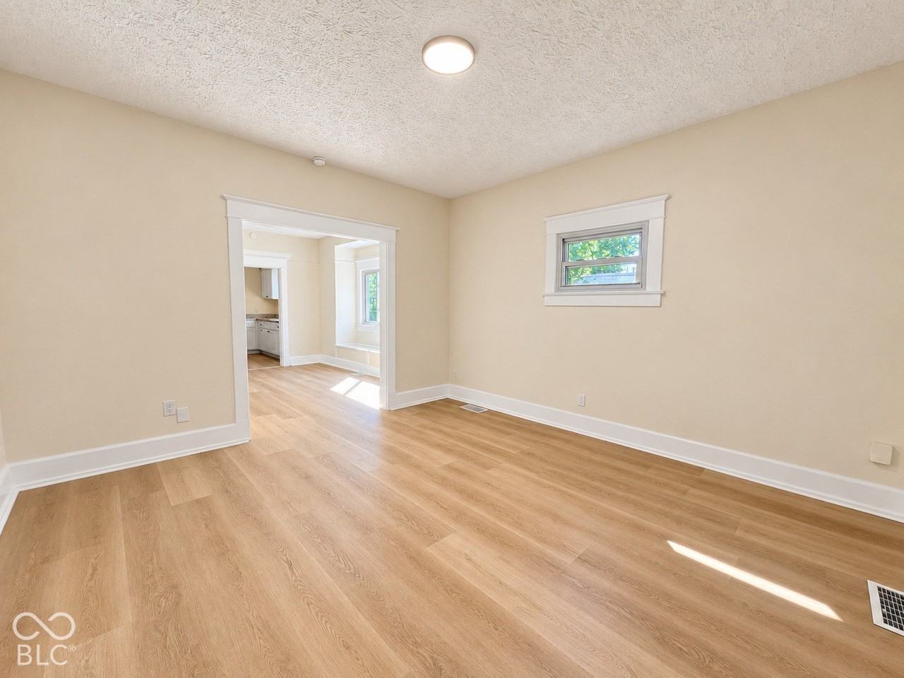 1701 E Kelly St - Photo 5 of 19
