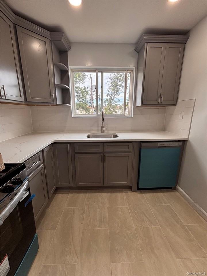 13104 Farmers Blvd #2 - Photo 4 of 11