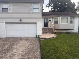 featured image of 224 E Pennywood Ave