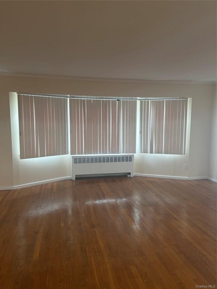 224 E Pennywood Ave - Photo 2 of 4
