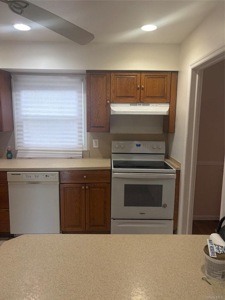 224 E Pennywood Ave - Photo 3 of 4
