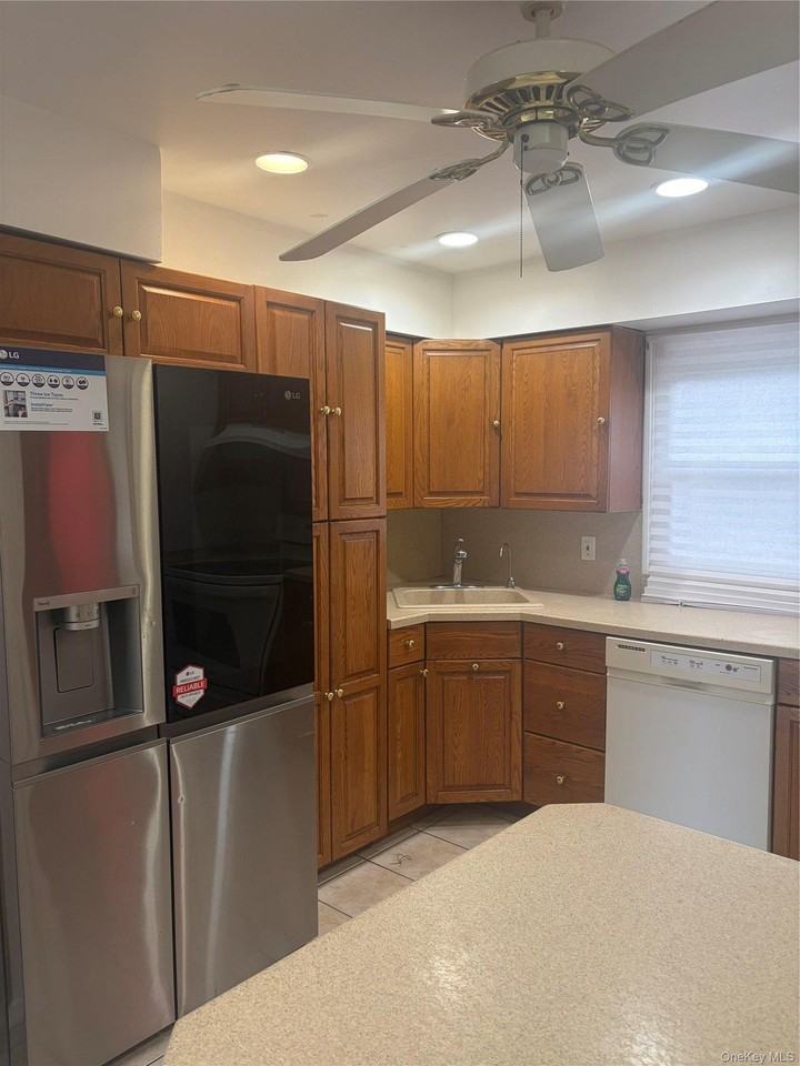 224 E Pennywood Ave - Photo 4 of 4