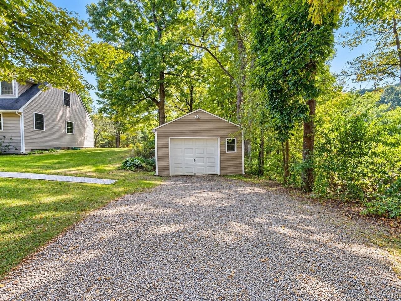 1015 Cold Spring Rd - Photo 2 of 22