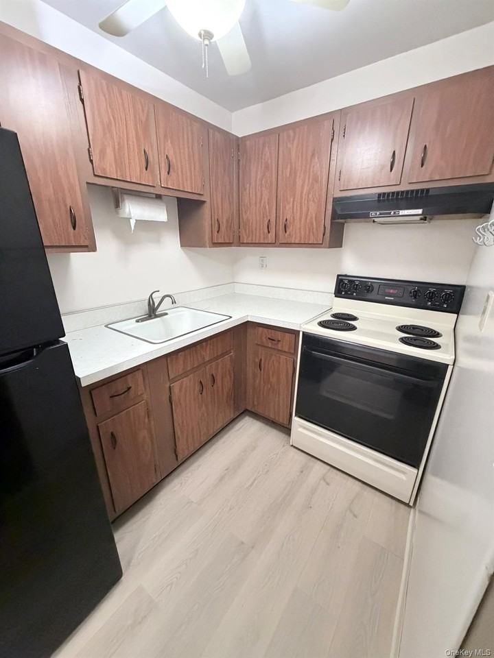 274 Hooker Ave #M2 - Photo 3 of 18