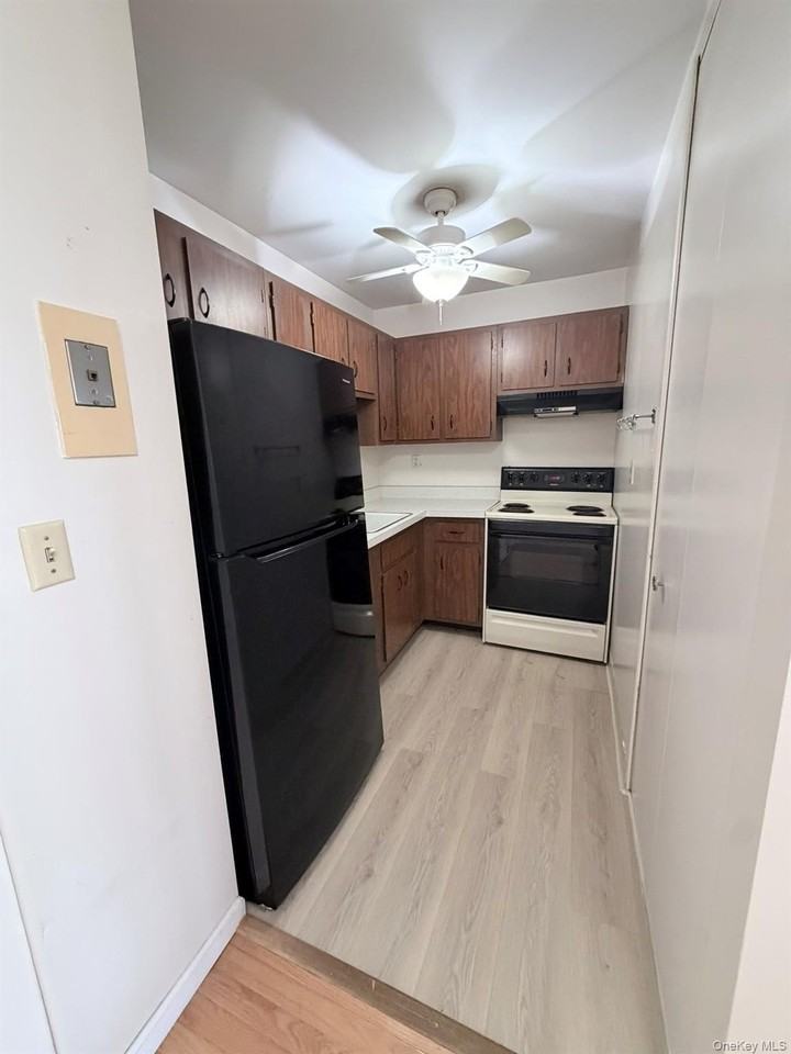 274 Hooker Ave #M2 - Photo 4 of 18