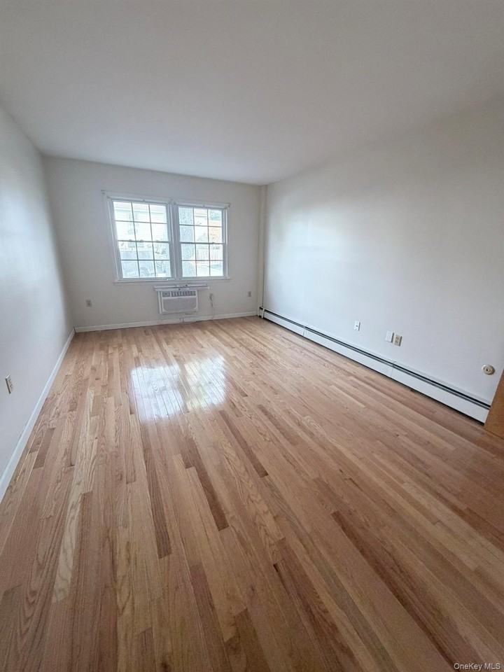 274 Hooker Ave #M2 - Photo 7 of 18