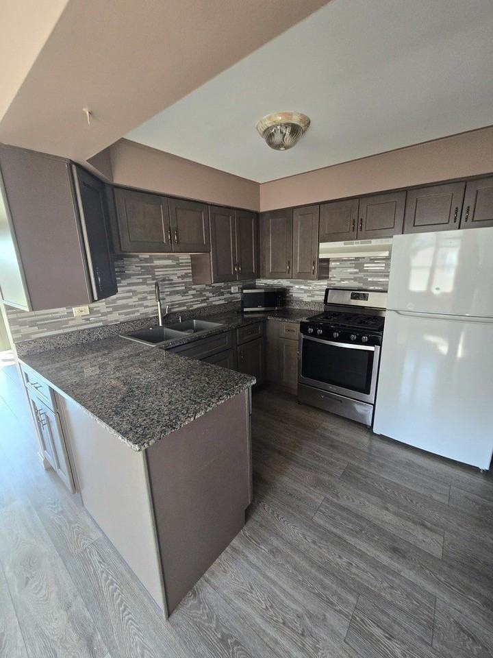 7816 W 79th Pl #2 - Photo 3 of 8