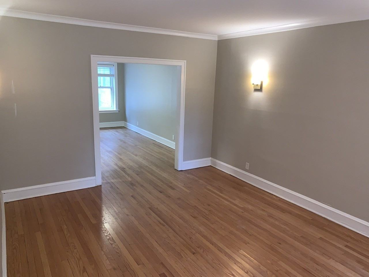 2046 W Farragut Ave #3 - Photo 3 of 20