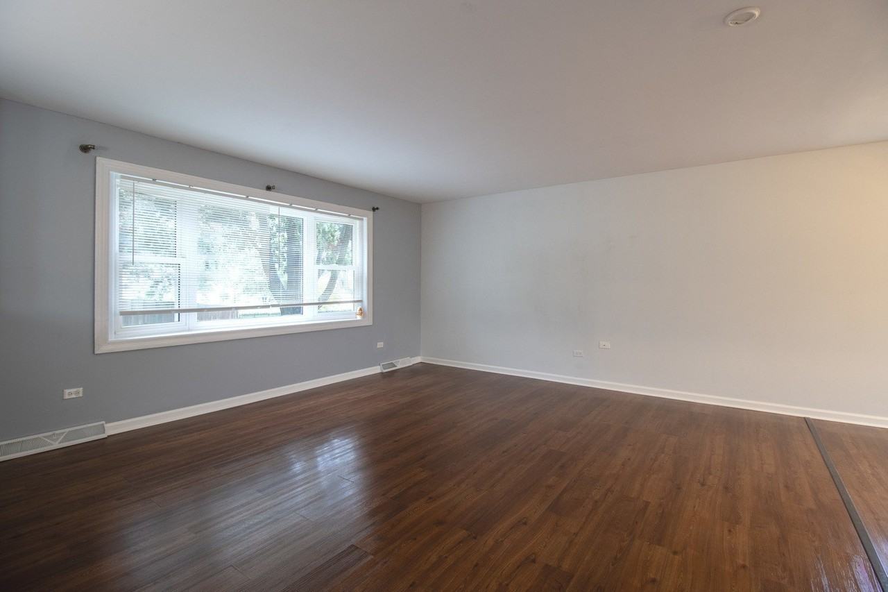 500 N Westwood Ave - Photo 3 of 45