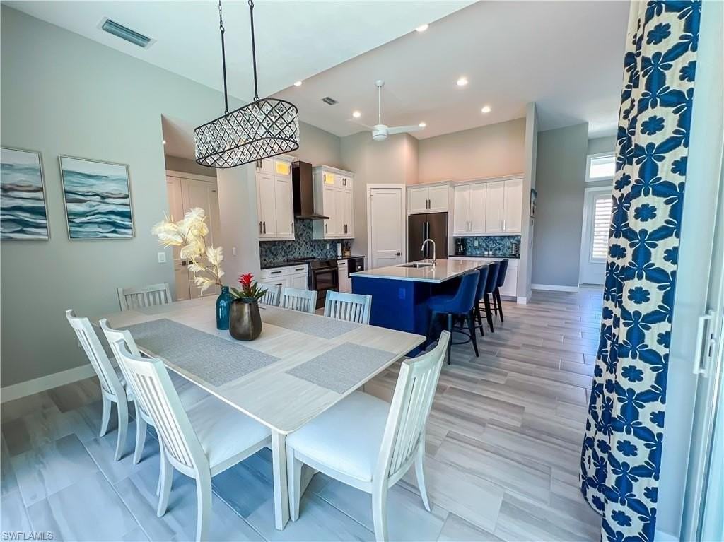 554 N Barfield Dr - Photo 3 of 28
