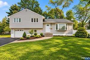 featured image of 63 Susan Dr