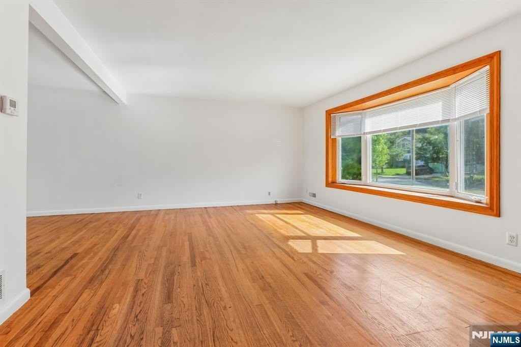 63 Susan Dr - Photo 6 of 34