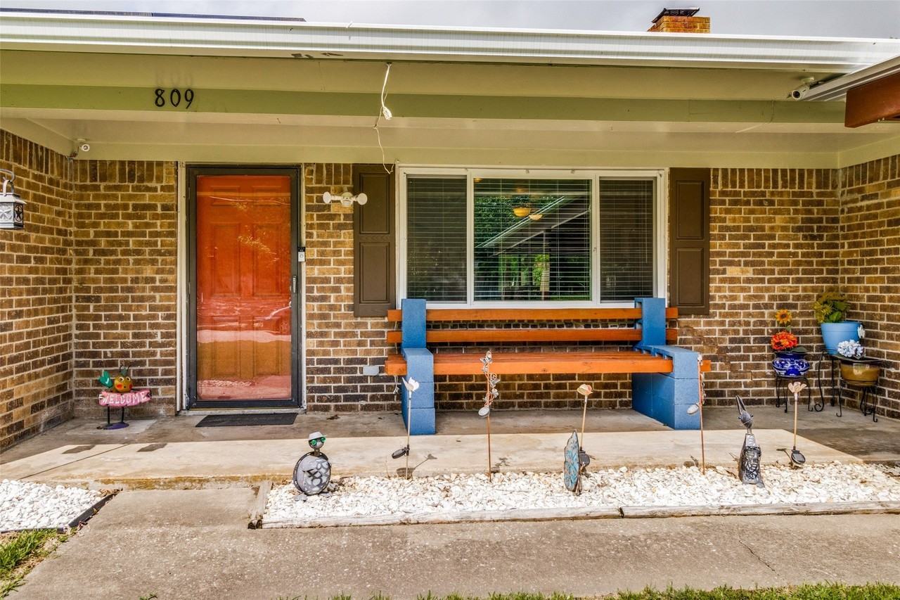 809 Beech St - Photo 2 of 36