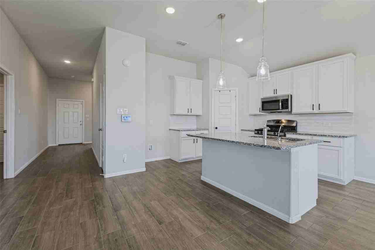 5400 Agalinis Ave - Photo 6 of 25
