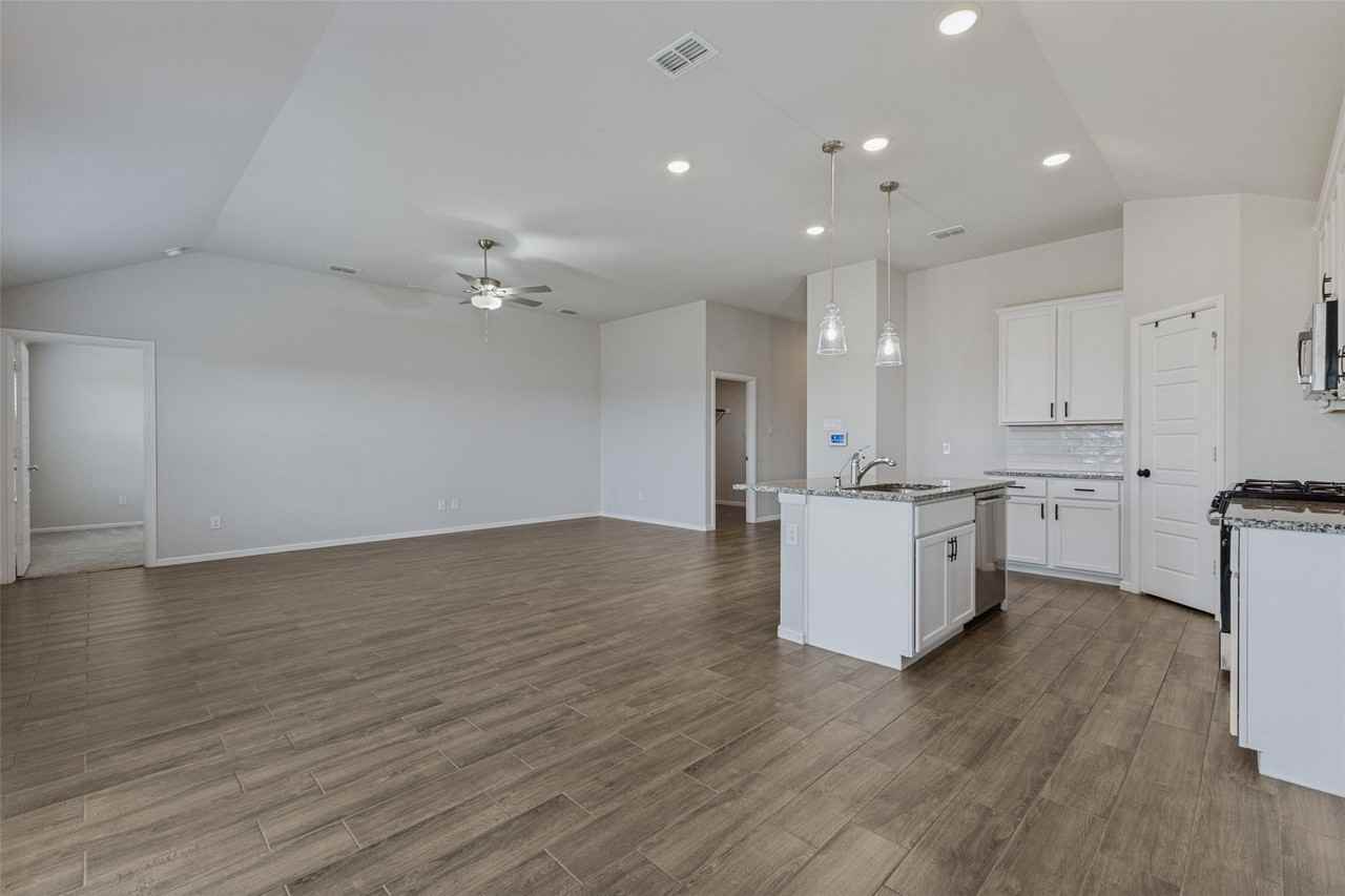 5400 Agalinis Ave - Photo 7 of 25