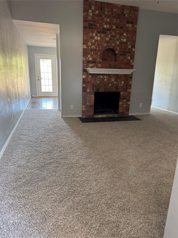 109 Waldman Dr - Photo 5 of 17