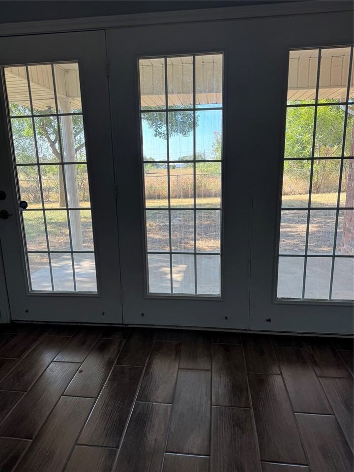 109 Waldman Dr - Photo 6 of 17