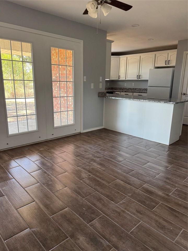 109 Waldman Dr - Photo 7 of 17