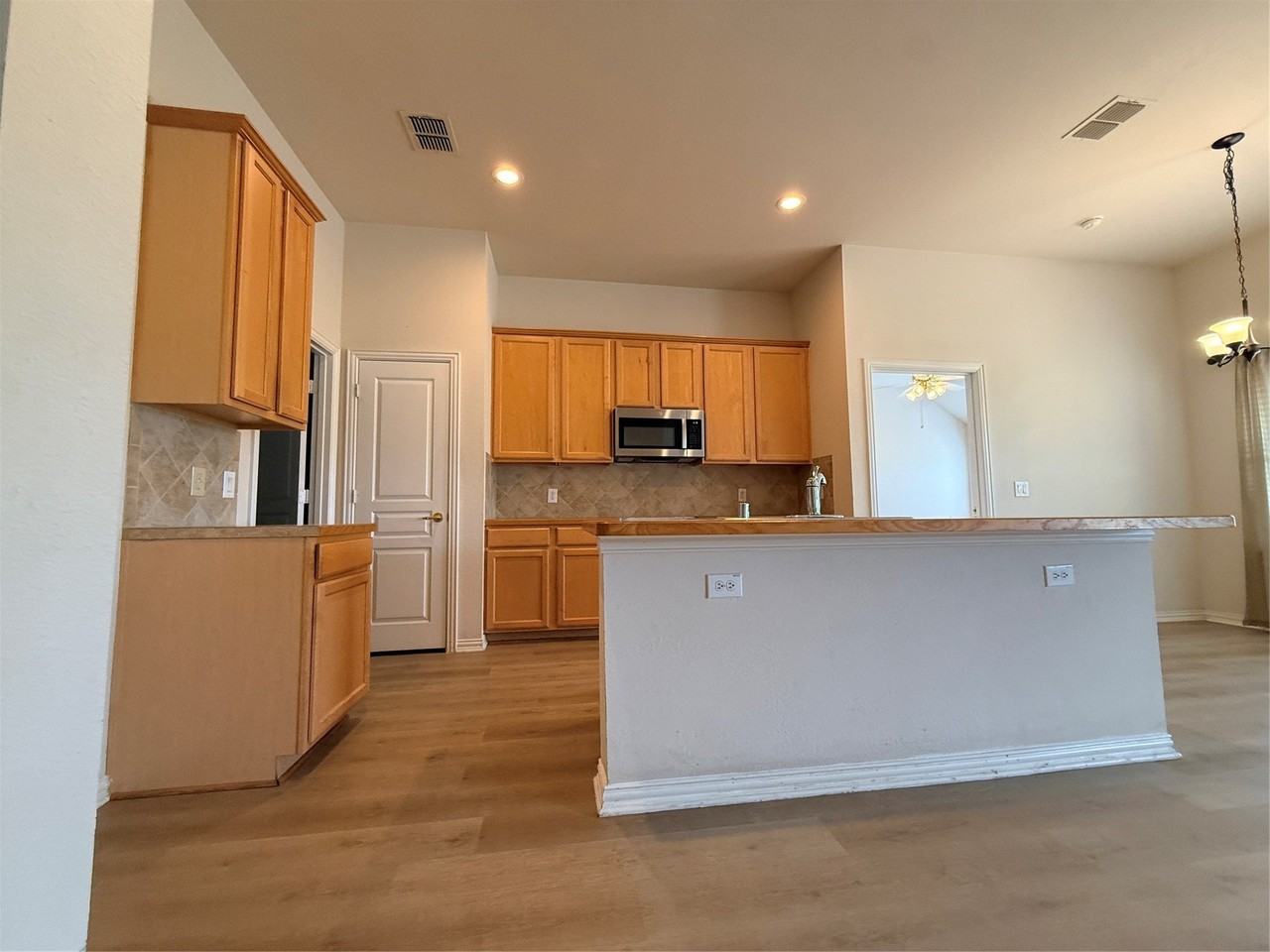 1308 Shinnecock Ct - Photo 7 of 22