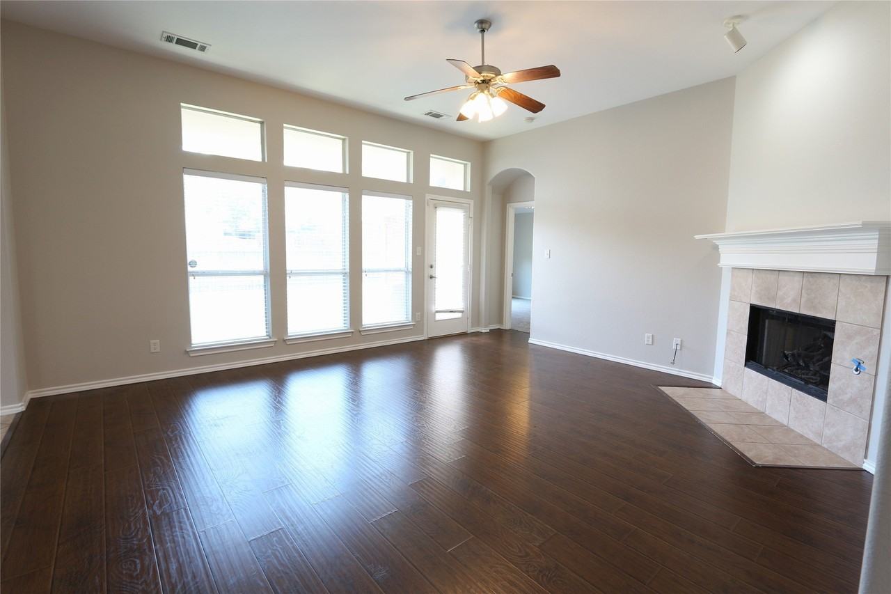 1534 Steamboat Trl - Photo 3 of 18
