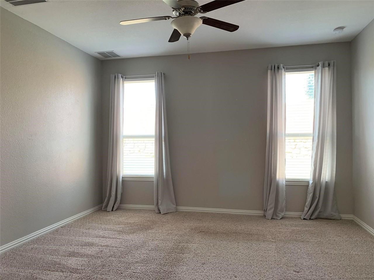 15909 Crosslake Ct - Photo 4 of 15