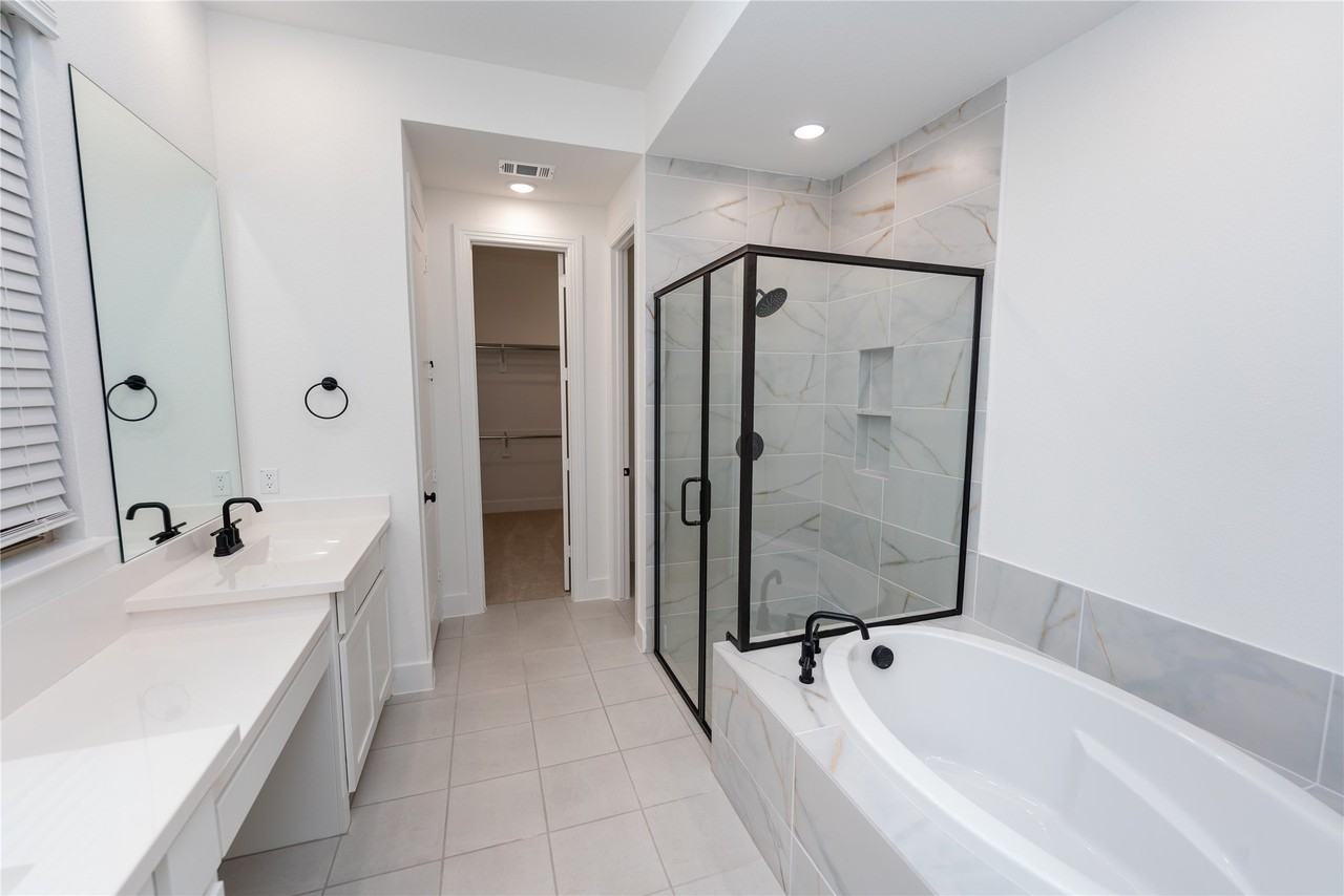 2429 Plumeria Ln - Photo 4 of 16