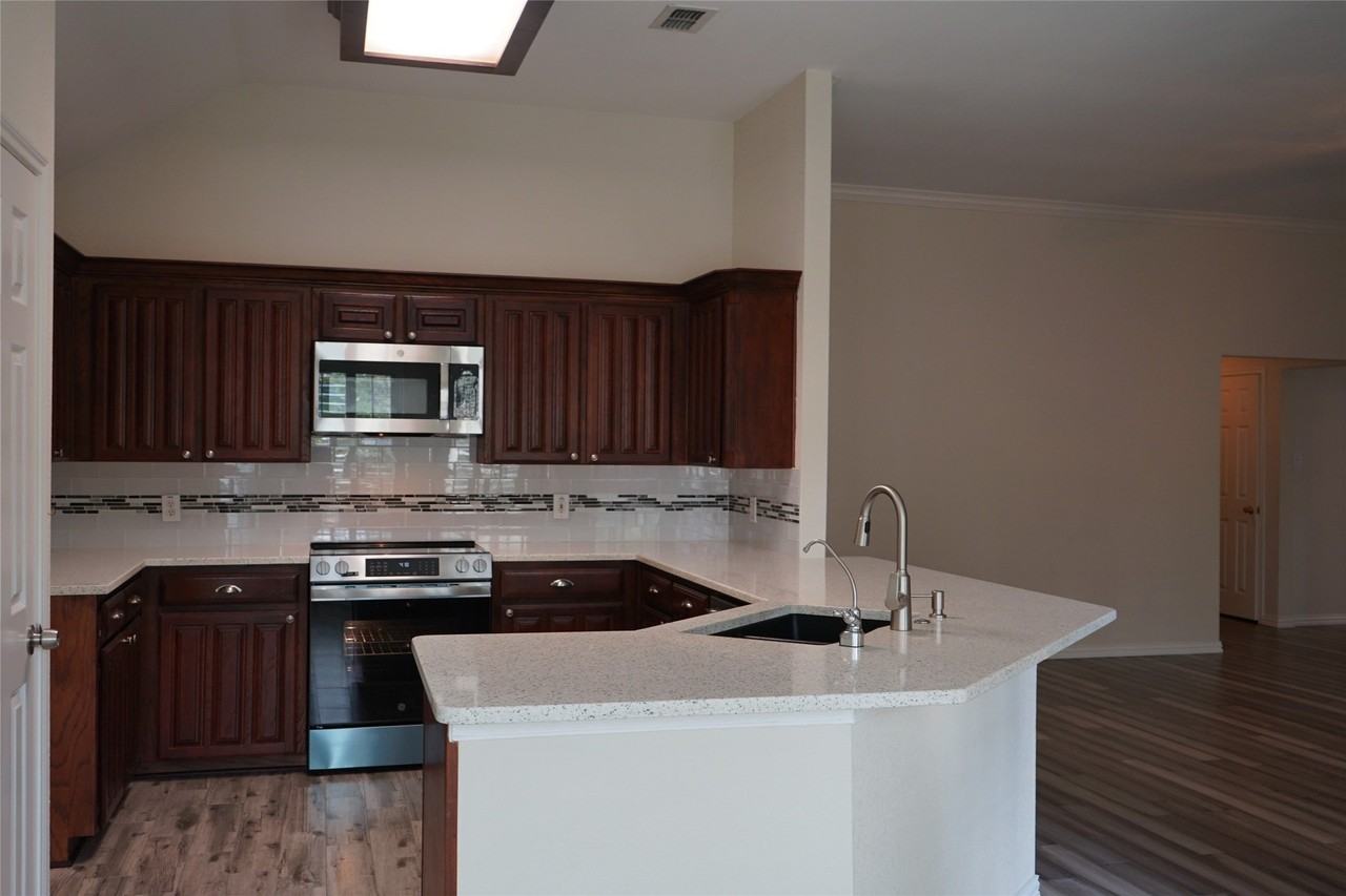6729 Lucas Ln - Photo 4 of 34