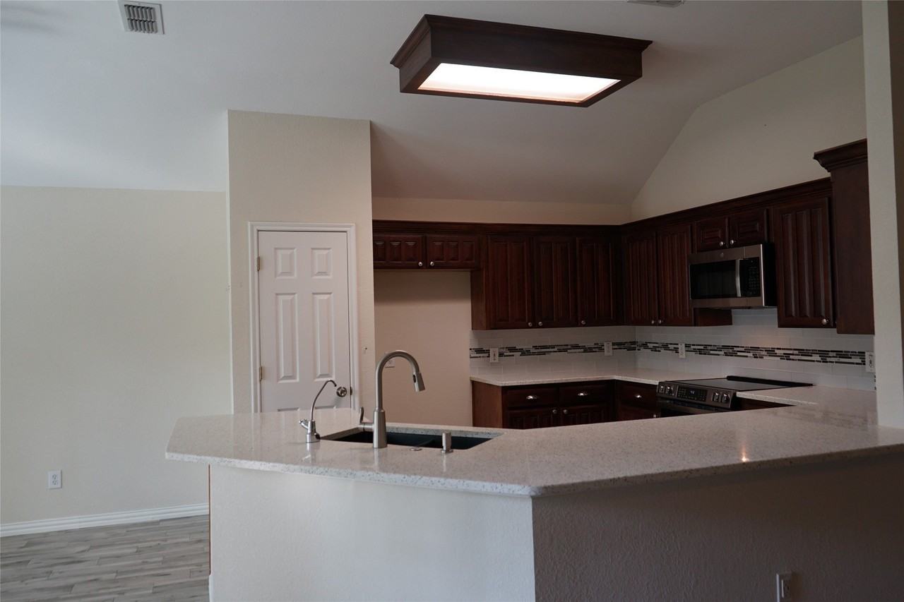 6729 Lucas Ln - Photo 5 of 34