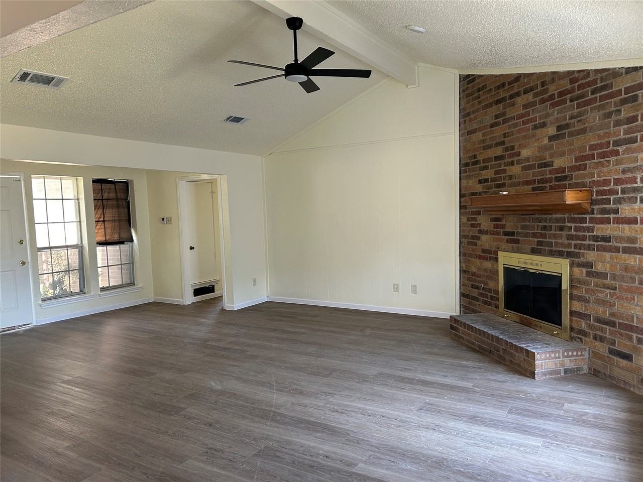2302 Phoenix Dr - Photo 3 of 13