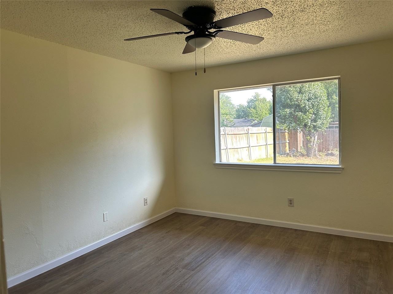 2302 Phoenix Dr - Photo 7 of 13