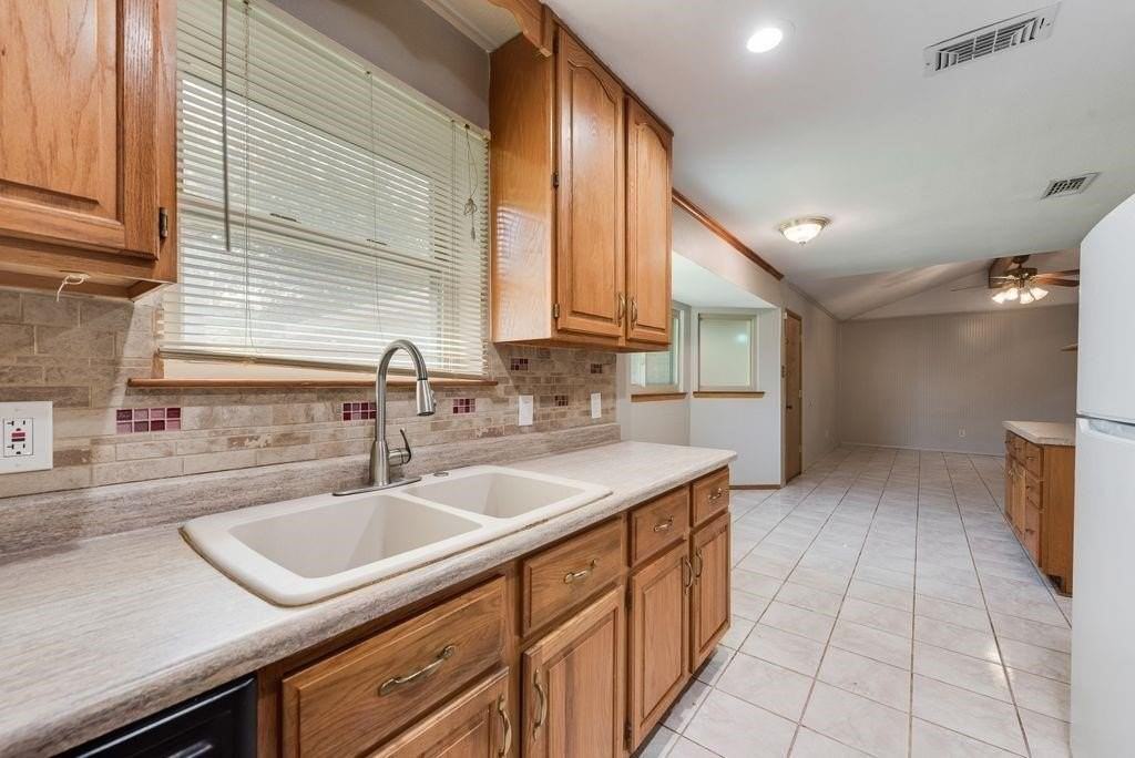 6536 Wakefield Rd - Photo 7 of 20
