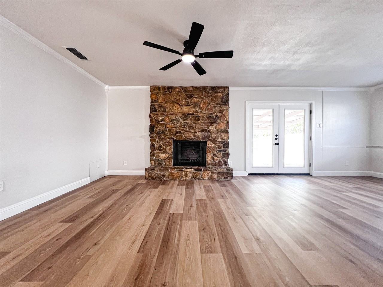 8945 Flicker Ln - Photo 4 of 26
