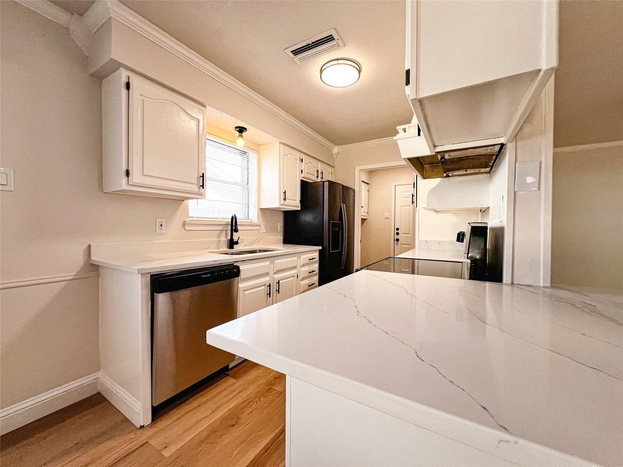 8945 Flicker Ln - Photo 6 of 26