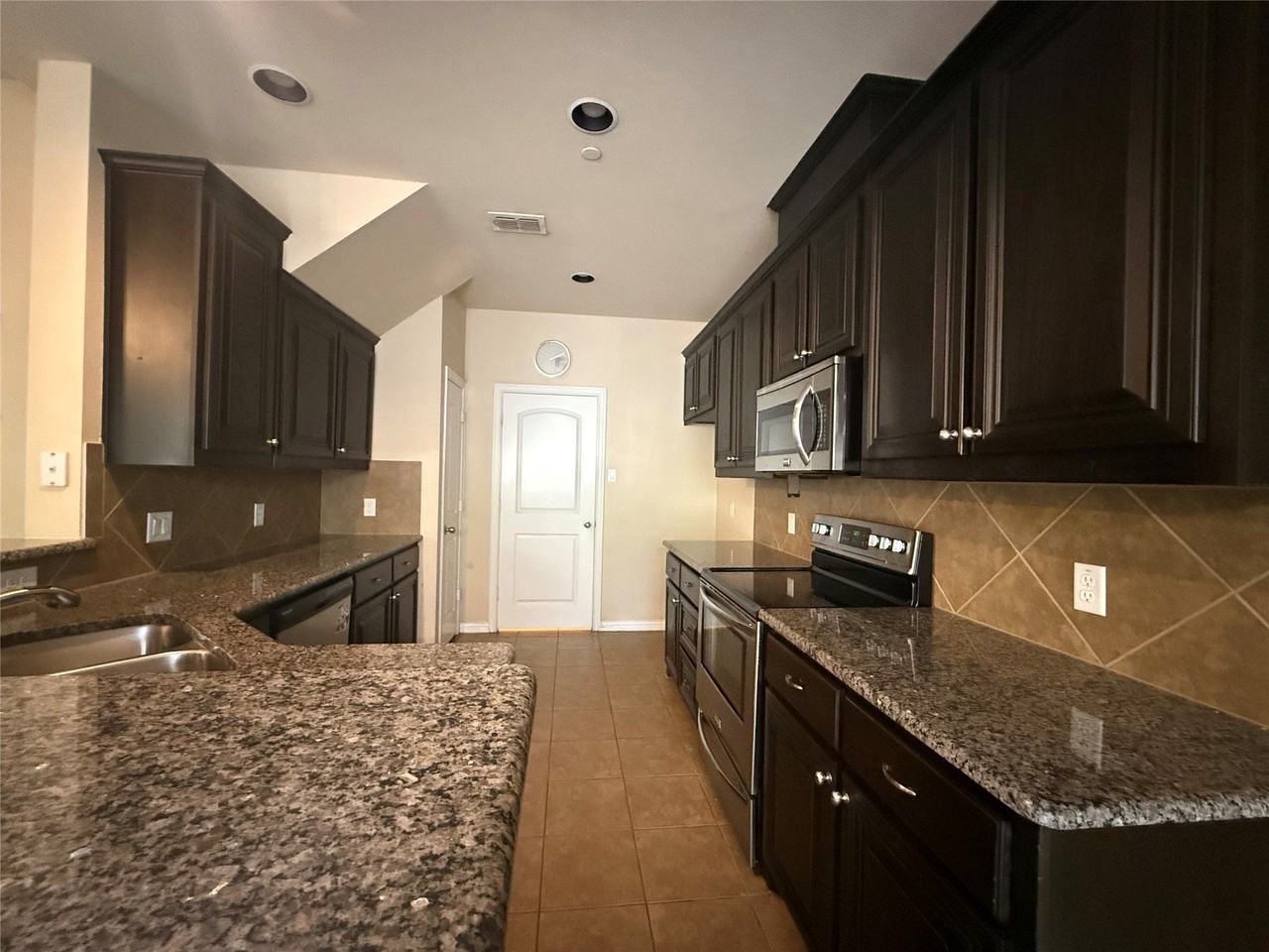 217 Barrington Ln - Photo 4 of 23