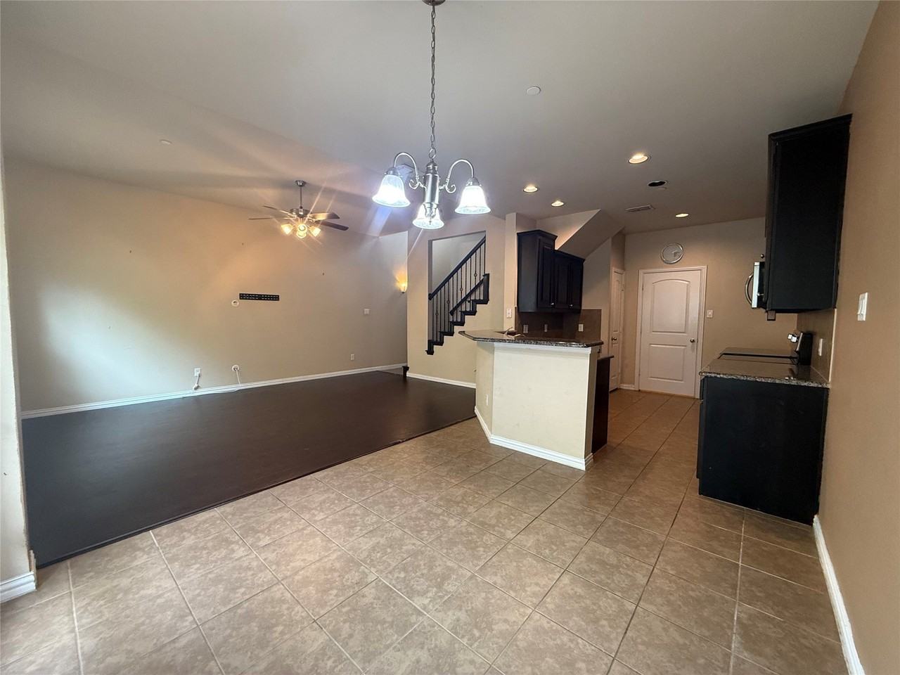 217 Barrington Ln - Photo 5 of 23