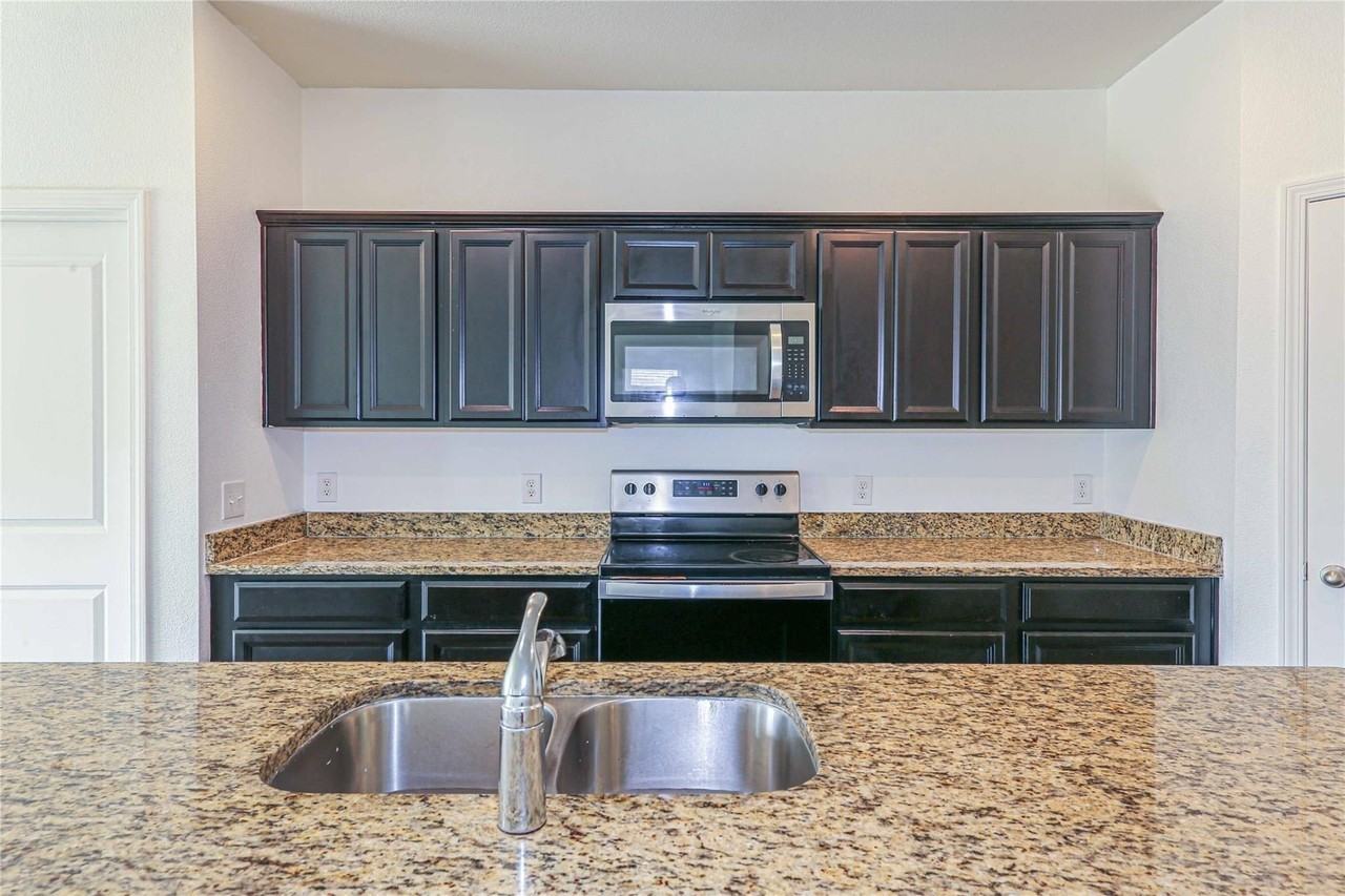 746 Wilshire Dr - Photo 7 of 26