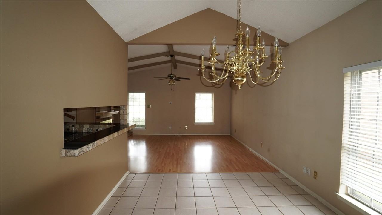 5308 Colony Hill Rd - Photo 4 of 32