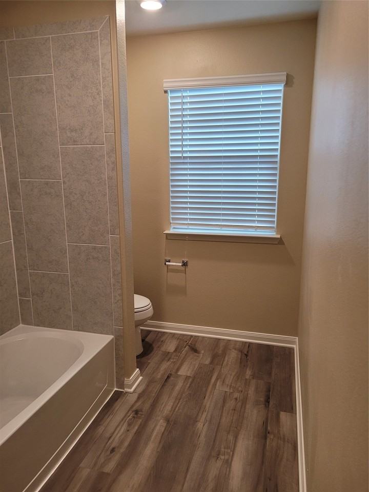 3205 Bowen St - Photo 2 of 12