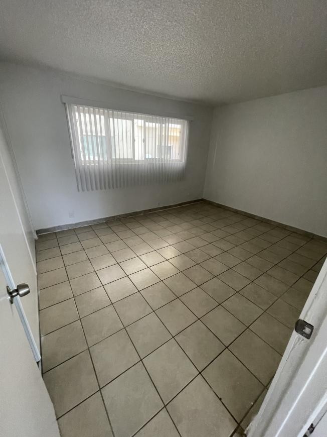 7512 Vineland Ave - Photo 3 of 10