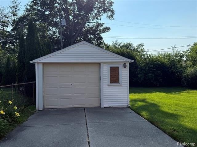 1843 Robindale Ave - Photo 5 of 8