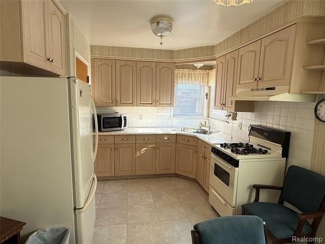 1843 Robindale Ave - Photo 7 of 8
