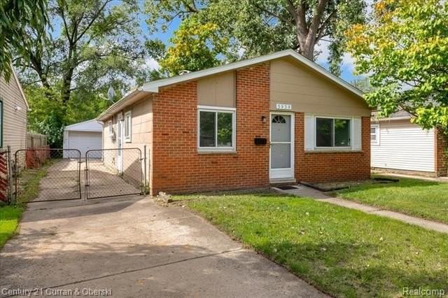 5938 Glenis St - Photo 2 of 20