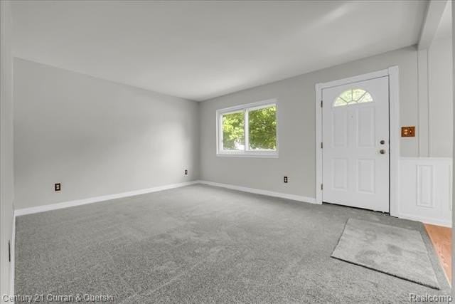 5938 Glenis St - Photo 3 of 20
