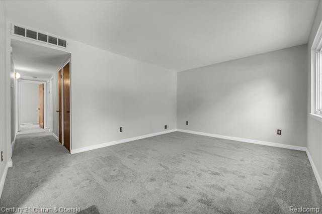 5938 Glenis St - Photo 5 of 20