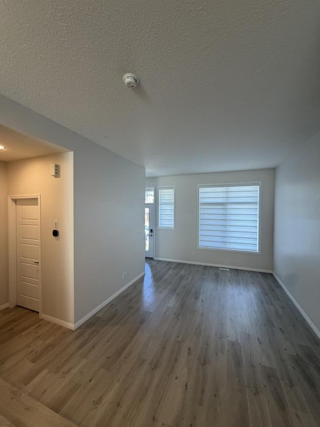 636 35 St Sw - Photo 2 of 10