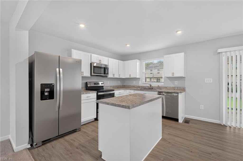 2027 Petersen Way - Photo 3 of 26