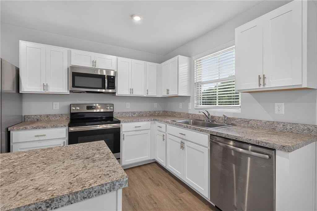 2027 Petersen Way - Photo 5 of 26