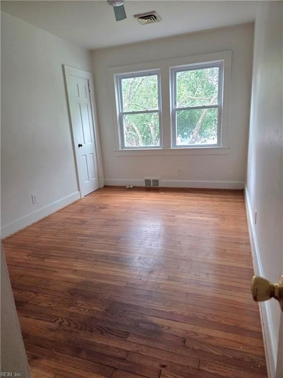 406 26th St - Photo 6 of 11