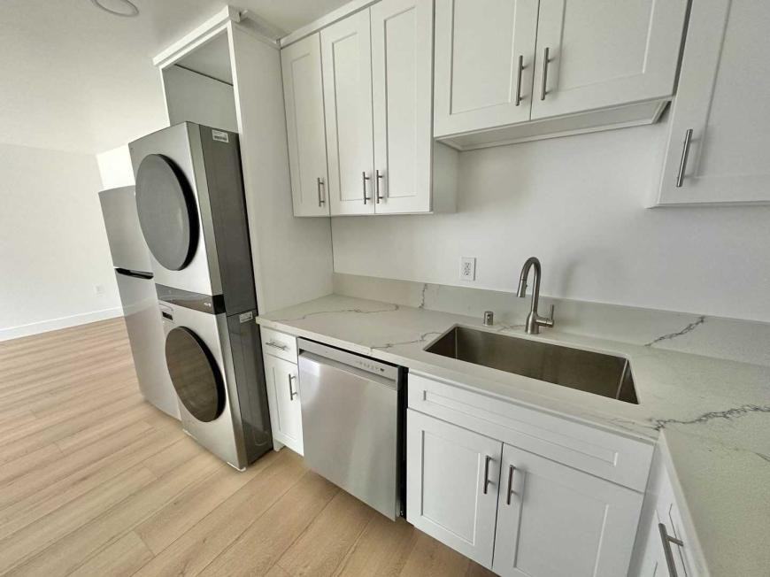 1123 S Crest Dr - Photo 3 of 10